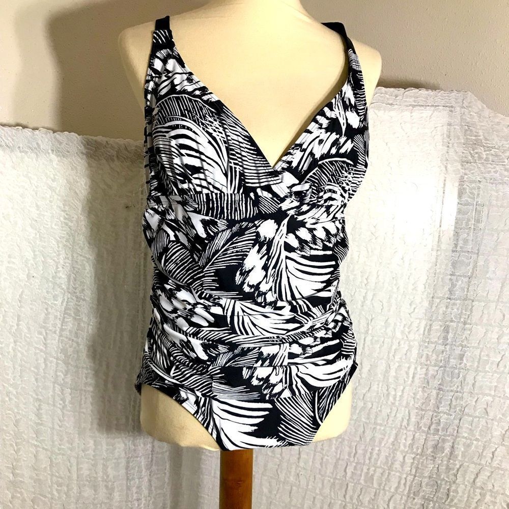 NWOT Leafs Print One Piece Swimsuit Size 0X